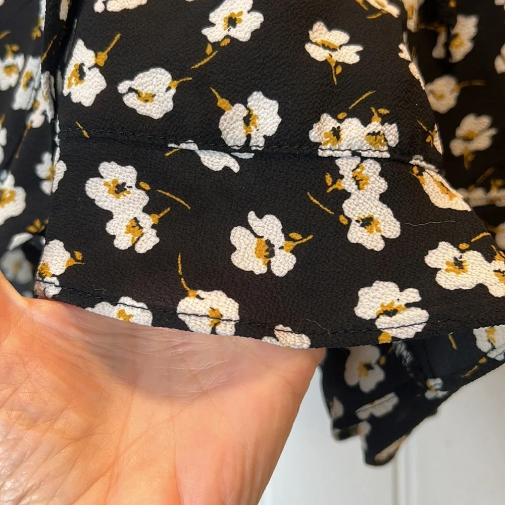 Joe B Black Ruffle Shorts with White Floral Design. Size Large. - Picture 6 of 8